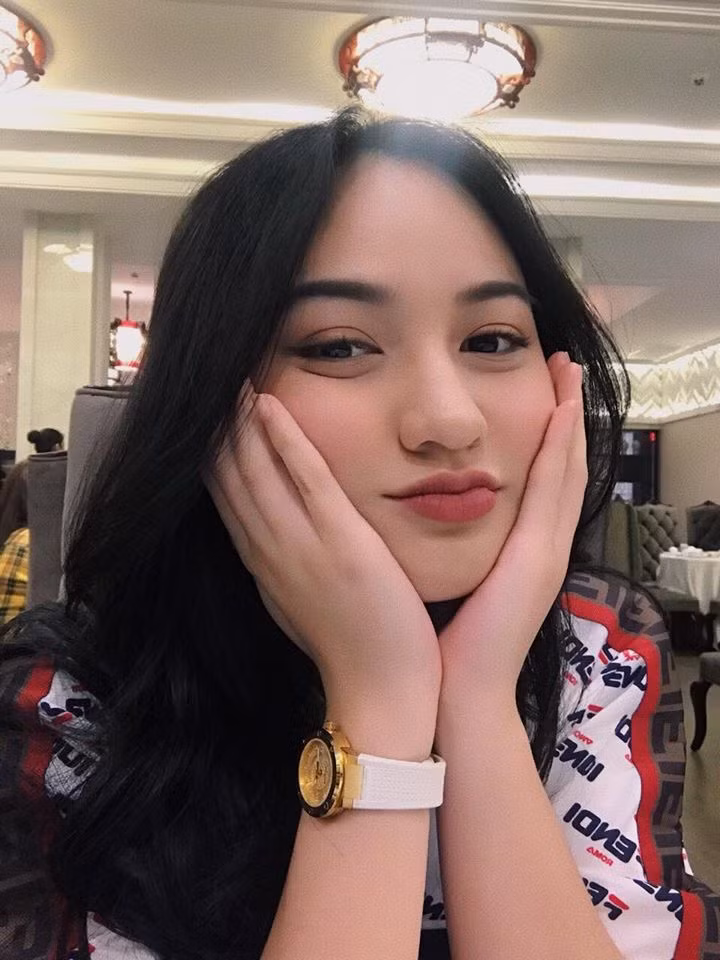 Với nhan sắc ngọt ngào tựa nàng thơ, Mai Tây thu về lượng fan và follow khủng trên MXH.