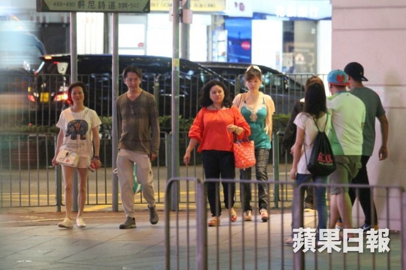 Tai tu Hong Kong 53 tuoi khong ket hon, song cung 3 tinh nhan-Hinh-2