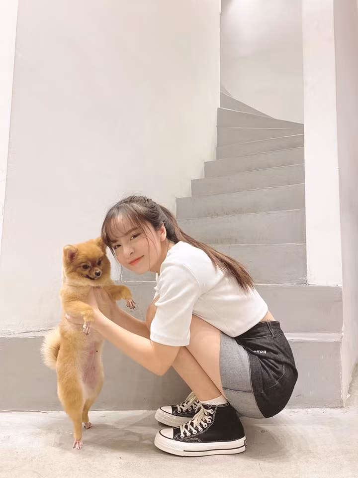 Khánh Vân sở hữu một body chuẩn với số đo 2 vòng 72-62-90.