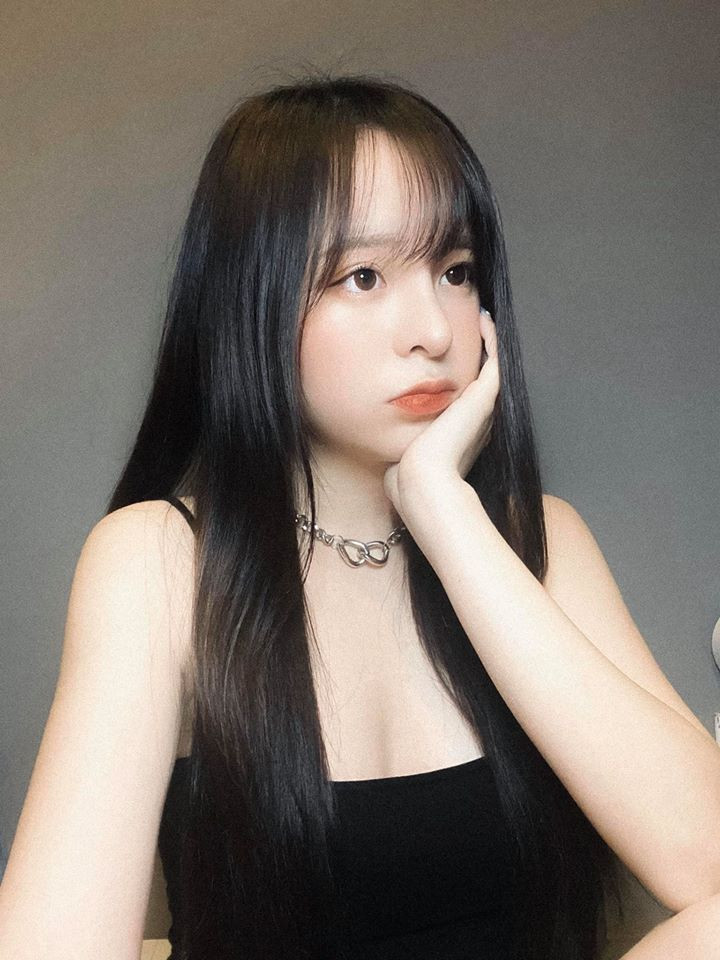 Từ khi được dân mạng biết đến qua các ứng dụng hát nhép, quay clip… Khánh Vân bắt đầu kiếm được tiền và cuộc sống cũng thay đổi rất nhiều. Thiếu nữ 17 tuổi tự lập, không phụ thuộc kinh tế vào bố mẹ.