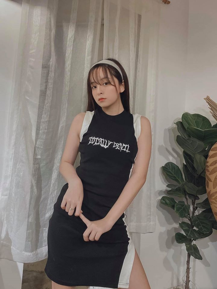 Chia sẻ về bản thân mình, Khánh Vân chia sẻ: "Mình được cộng đồng mạng quan tâm từ khi vào lớp 10. Khi ấy Muvik đang rất hot và dân mạng biết đến mình nhiều nhất qua clip hát nhép bài Yêu 5. Tuy nhiên, đó là giai đoạn khá nhạy cảm vì đầu năm cấp 3 đã bị gắn cái mác là hot face nên mình không thể nào tránh được thị phi".