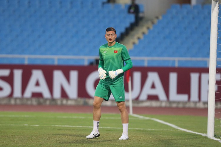 Về chuyên môn Tấn Trường cũng không hay hơn so với Đặng Văn Lâm là chắc chắn khi mỗi người có điểm mạnh, yếu khác nhau nhưng lý do để các trận đấu tới HLV Park Hang Seo chọn lại đàn anh đang khoác áo Hà Nội FC vì điều nói ở trên.