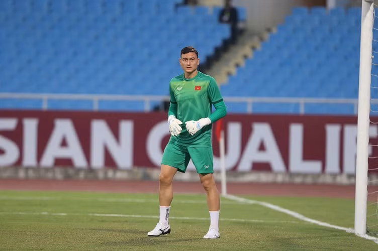 Về chuyên môn Tấn Trường cũng không hay hơn so với Đặng Văn Lâm là chắc chắn khi mỗi người có điểm mạnh, yếu khác nhau nhưng lý do để các trận đấu tới HLV Park Hang Seo chọn lại đàn anh đang khoác áo Hà Nội FC vì điều nói ở trên.