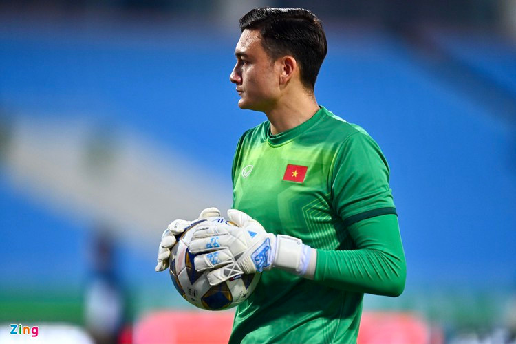 Lý do lớn nhất không phải việc Đặng Văn Lâm ít cơ hội thể hiện tài năng mà ở chỗ người còn lại là Tấn Trường đang thực sự ổn định cũng như lợi thế hơn nhiều trong cuộc đua cho vị trí số 1 khung gỗ đội tuyển Việt Nam.