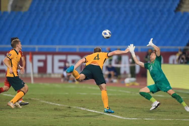 Nhưng xem ra chẳng dễ, vì tính đến thời điểm chuyển tới Nhật Bản, Đặng Văn Lâm chỉ ra sân đúng 2 trận khá nhàn nhã thì thực sự khó nếu đua vị trí với Tấn Trường tại đội tuyển Việt Nam.