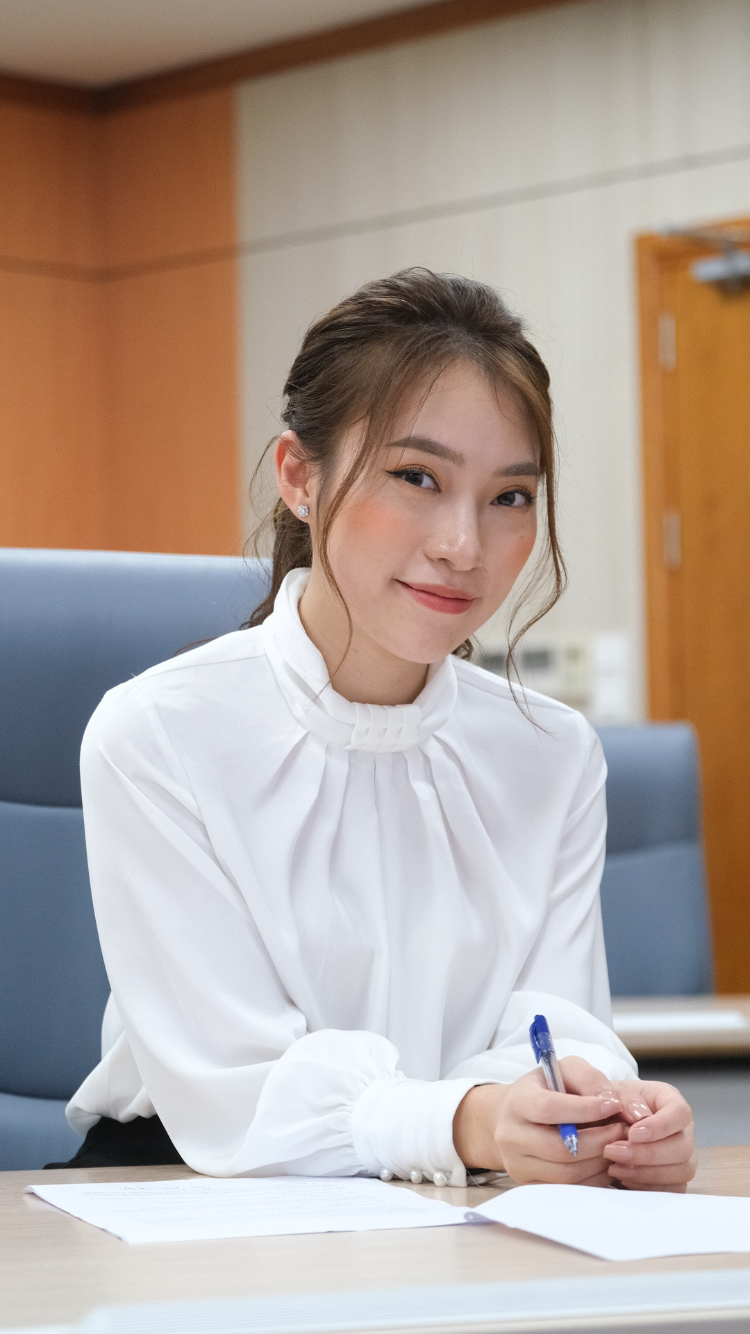 Ở tuổi 22, sau khi tốt nghiệp ĐH hơn 1 năm, hot girl Khánh Vy càng ngày càng khiến người ta phải trầm trồ ngưỡng mộ hơn.