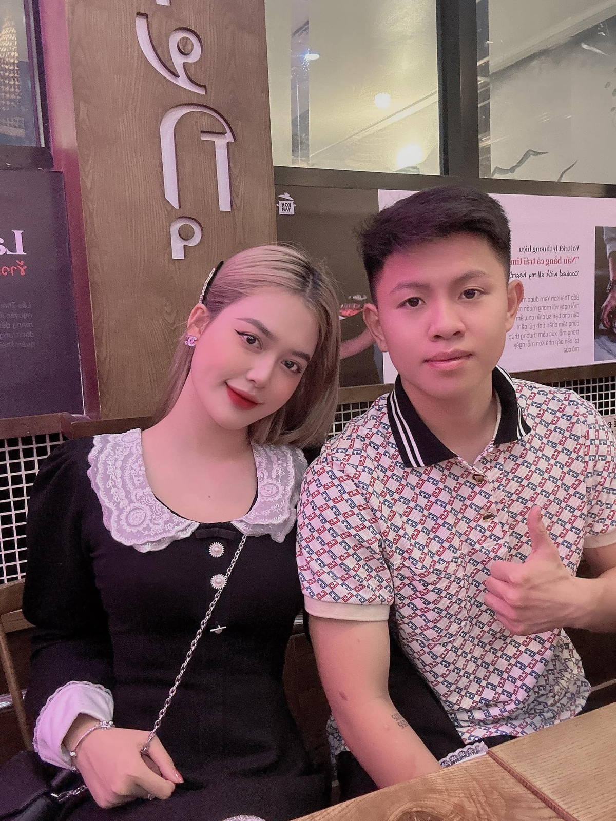 Vợ nam cầu thủ quê Thanh Hóa hiện đang làm trong lĩnh vực thẩm mỹ, làm đẹp.