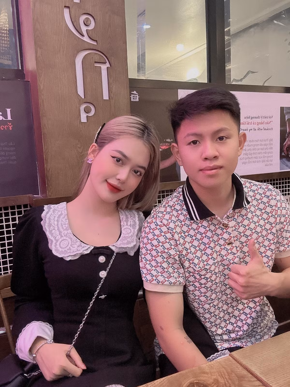 Vợ nam cầu thủ quê Thanh Hóa hiện đang làm trong lĩnh vực thẩm mỹ, làm đẹp.