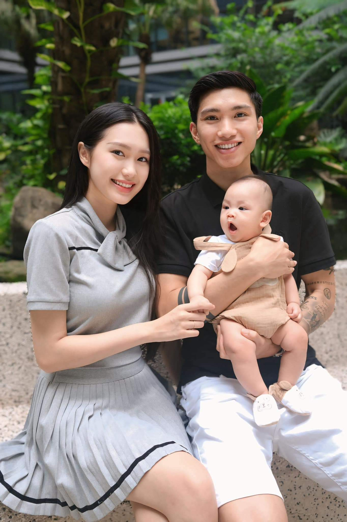 Gia đình Đoàn Văn Hậu hiện ở Hưng Yên để thuận tiện cho việc đi lại của cầu thủ này tại đại bản doanh của CLB Công an Hà Nội.