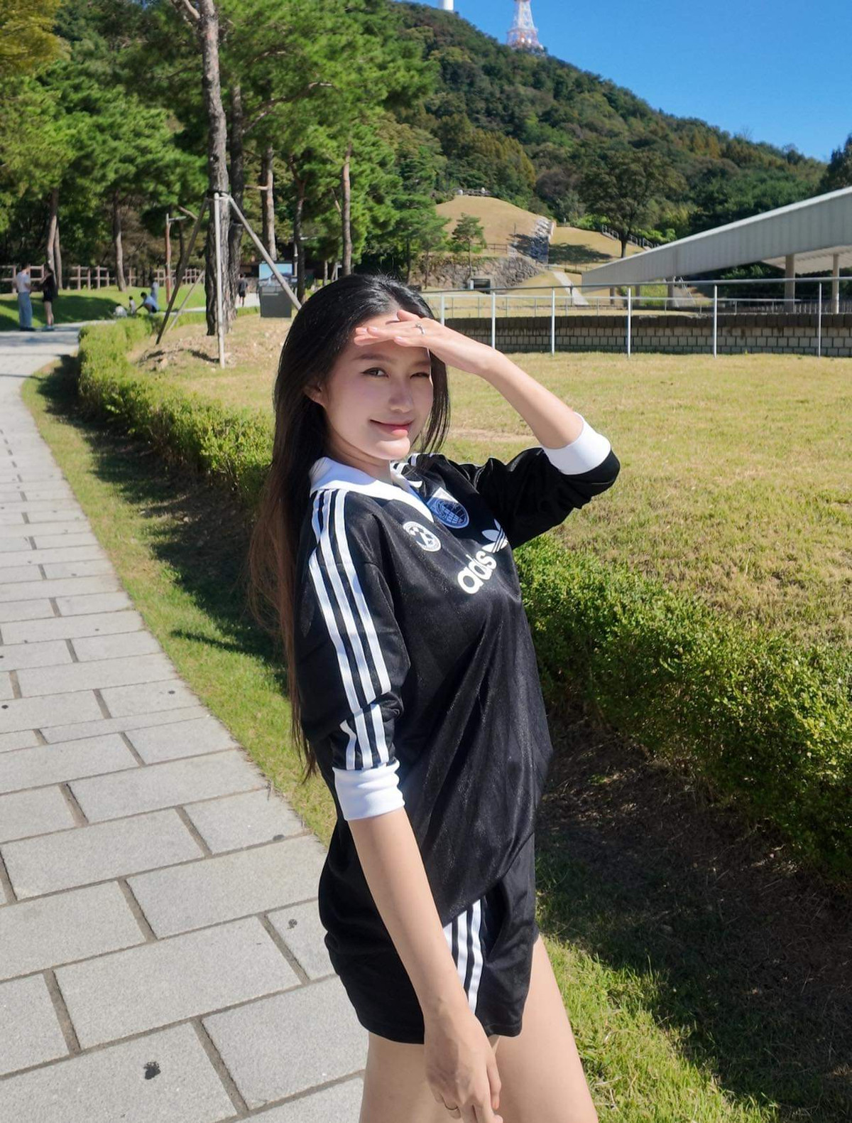 Doãn Hải My khoe giọng hát ngọt ngào khi cover bài hát tiếng Anh "Perfect", được khen vì cách hát và cách phát âm chuẩn không cần chỉnh.