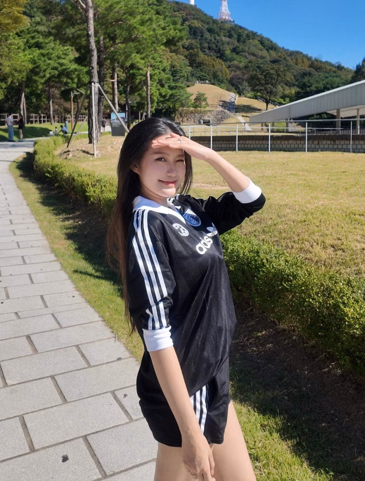 Doãn Hải My khoe giọng hát ngọt ngào khi cover bài hát tiếng Anh "Perfect", được khen vì cách hát và cách phát âm chuẩn không cần chỉnh.