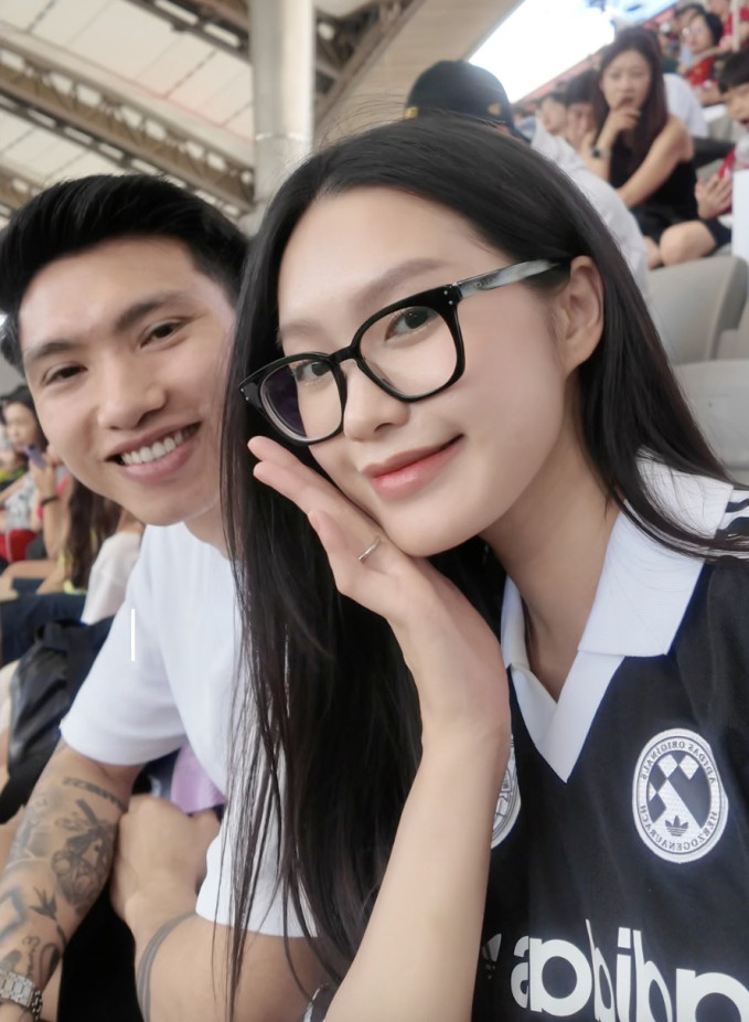 Top 10 Hoa hậu Việt Nam 2020 không trang điểm đậm mà vẫn xinh đẹp với góc nghiêng cực phẩm, mái tóc óng ả bung xoã và đôi chân dài miên man càng tăng thêm điểm nhấn ngoại hình cho nàng WAG.