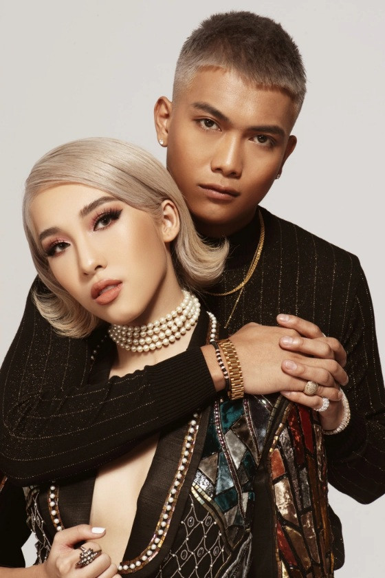 Emily vốn theo đuổi hình tượng quyến rũ từ lâu nên không khó hiểu khi giờ đã là mẹ 2 con, nữ ca sĩ vẫn vô cùng nóng bỏng.