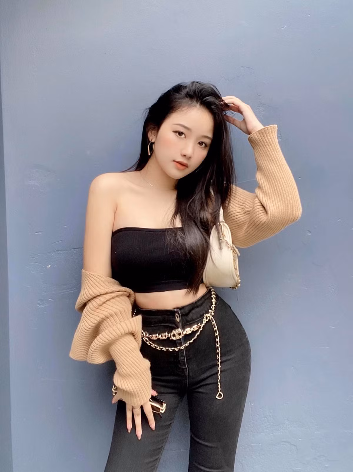 Với những bình luận tích cực, Gia Tiên vui vẻ đón nhận còn ngược lại những ý kiến trái chiều nếu đúng cô nàng sẽ điều chỉnh bản thân còn không chỉ đọc rồi lướt qua.