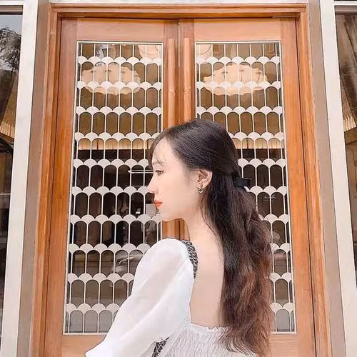 Dưới phần bình luận, người hâm mộ đã “thả tim” không ngớt cho tình cảm của đôi bạn trẻ và để lại nhiều bình luận tương tác.