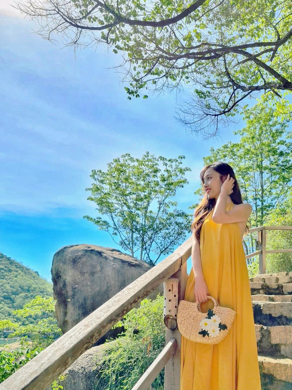 Dương Hà sở hữu ngoại hình xinh xắn cùng vóc dáng tiêu chuẩn, thu hút.