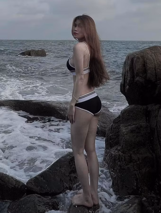 Theo đánh giá của nhiều người, vóc dáng bốc lửa và nhan sắc của Như Tuyền không thua kém bất kỳ người mẫu nào.