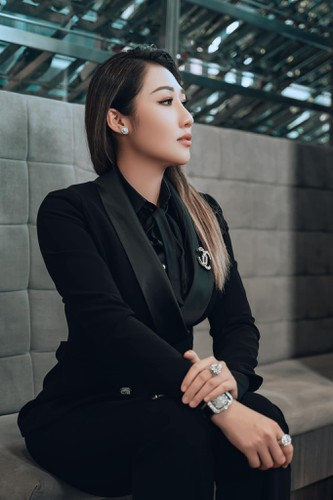 Trên các trang mạng xã hội, chồng Huỳnh Như và con cũng hay xuất hiện và đảm nhận vai trò "diễn viên" phụ họa cho cô trong các video gây cười cực mạnh.