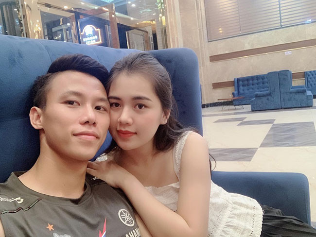 Cách đây ít hôm Thuỳ Phương cũng đã khoe khéo hình ảnh món quà mà Quế Ngọc Hải tặng mình vào dịp Quốc tế Phụ nữ. Đó là số tiền 40 triệu đồng được anh chuyển thẳng vào tài khoản vợ mình.