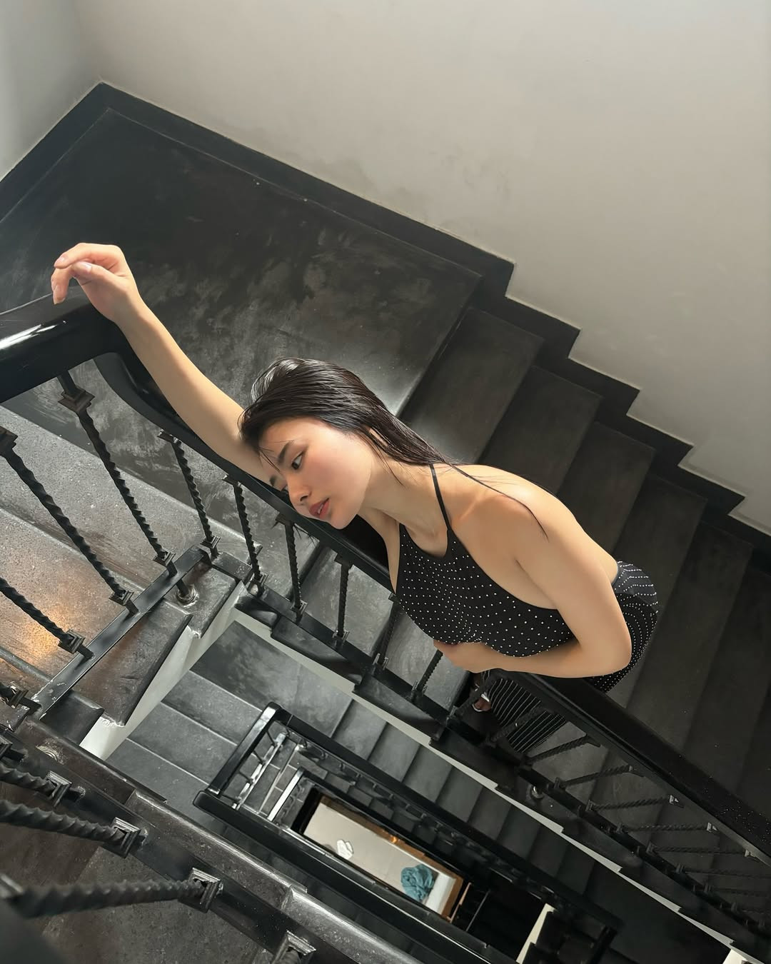 Đa số ý kiến đều cho rằng nếu nhìn từ trên ảnh, con số 82 dường như chưa thể phản ánh hết số đo vòng một của nàng hot girl.