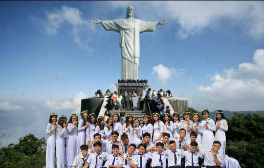 Brazil đâu có xa, chỉ cần ngồi yên và để đứa làm photoshop giỏi thực hiện