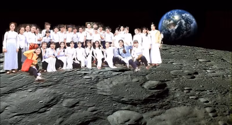 Theo nhiều bạn học sinh, cách chụp kỷ yếu như trên vừa tiết kiệm được khoản chi phí, lại còn đảm bảo chống lây lan bệnh dịch, quá tiện trong thời gian giãn cách xã hội.