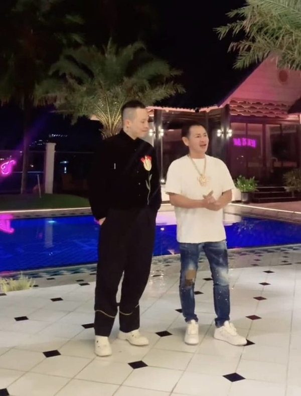 Theo đó, Vũ Khắc Tiệp đã chia sẻ một đoạn video cùng Johnny Đặng trên trang TikTok cá nhân cùng với dòng trạng thái: “Chào mừng anh Johnny Đặng về Việt Nam và tới nhà dùng bữa tối”.