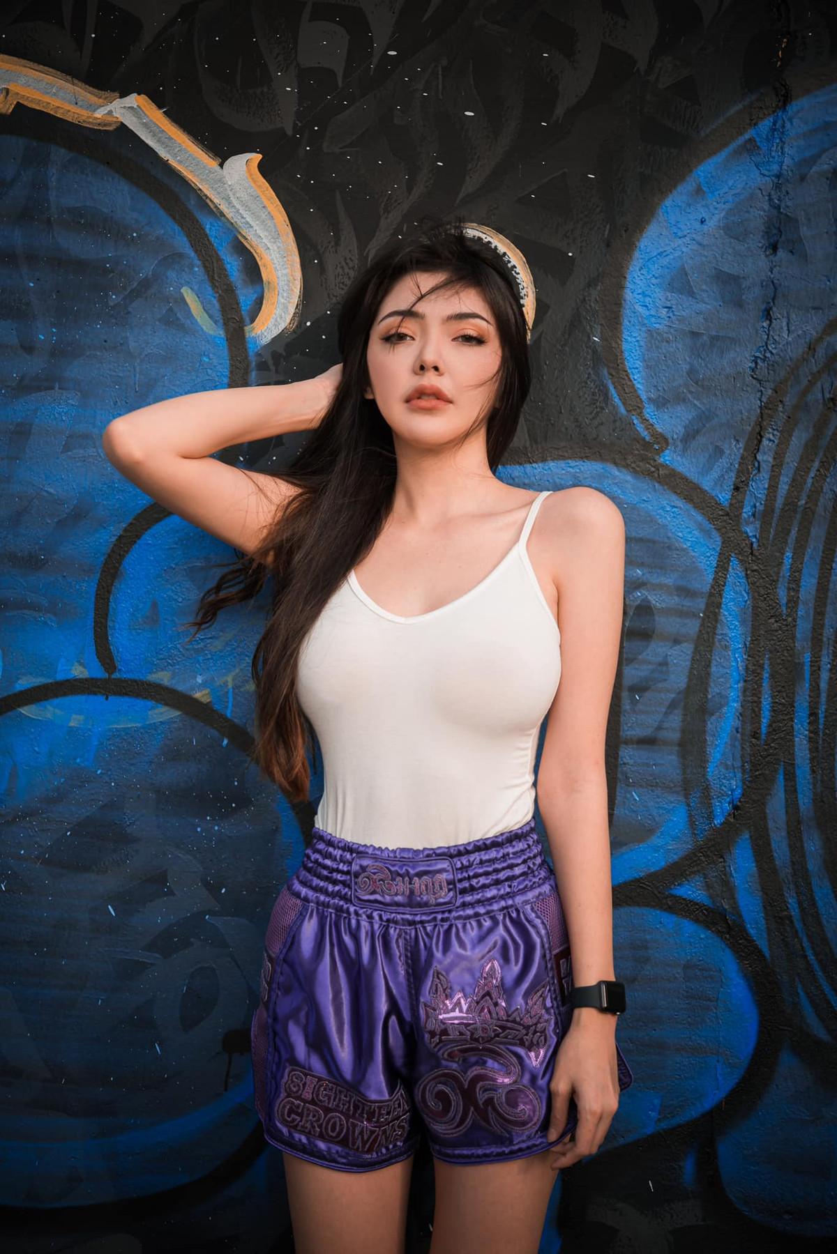 Riviere còn có những hình xăm ấn tượng mà chỉ khi mặc hở mới thấy.