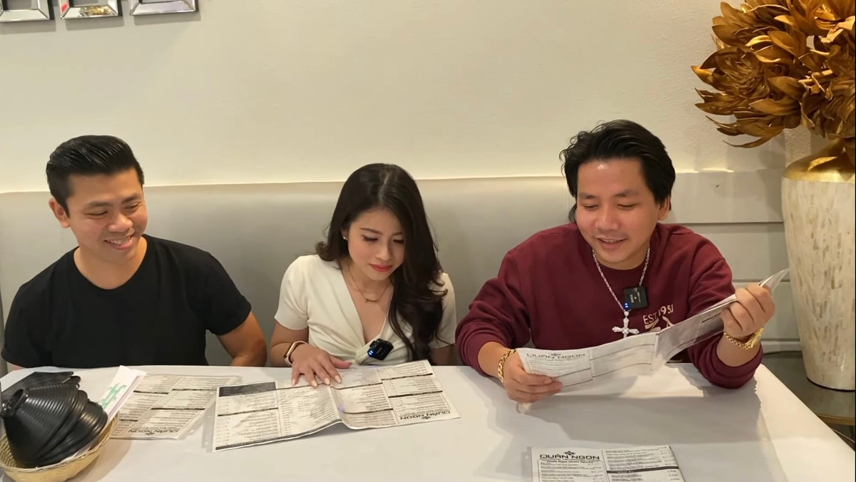 Cư dân mạng dành nhiều quan tâm tới các hoạt động thường ngày của Khoa Pug trong những chuyến du lịch được anh cập nhật trên mạng xã hội.