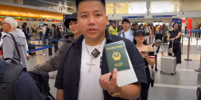 Trước đó, anh đã đóng cửa nhà hàng lẩu tại Mỹ và bàn giao cho Vương Phạm quản lý. Nam YouTuber hé lộ kế hoạch khi về Việt Nam sẽ tiếp tục những hành trình khám phá vì bản thân không muốn bó buộc vào một công việc duy nhất.