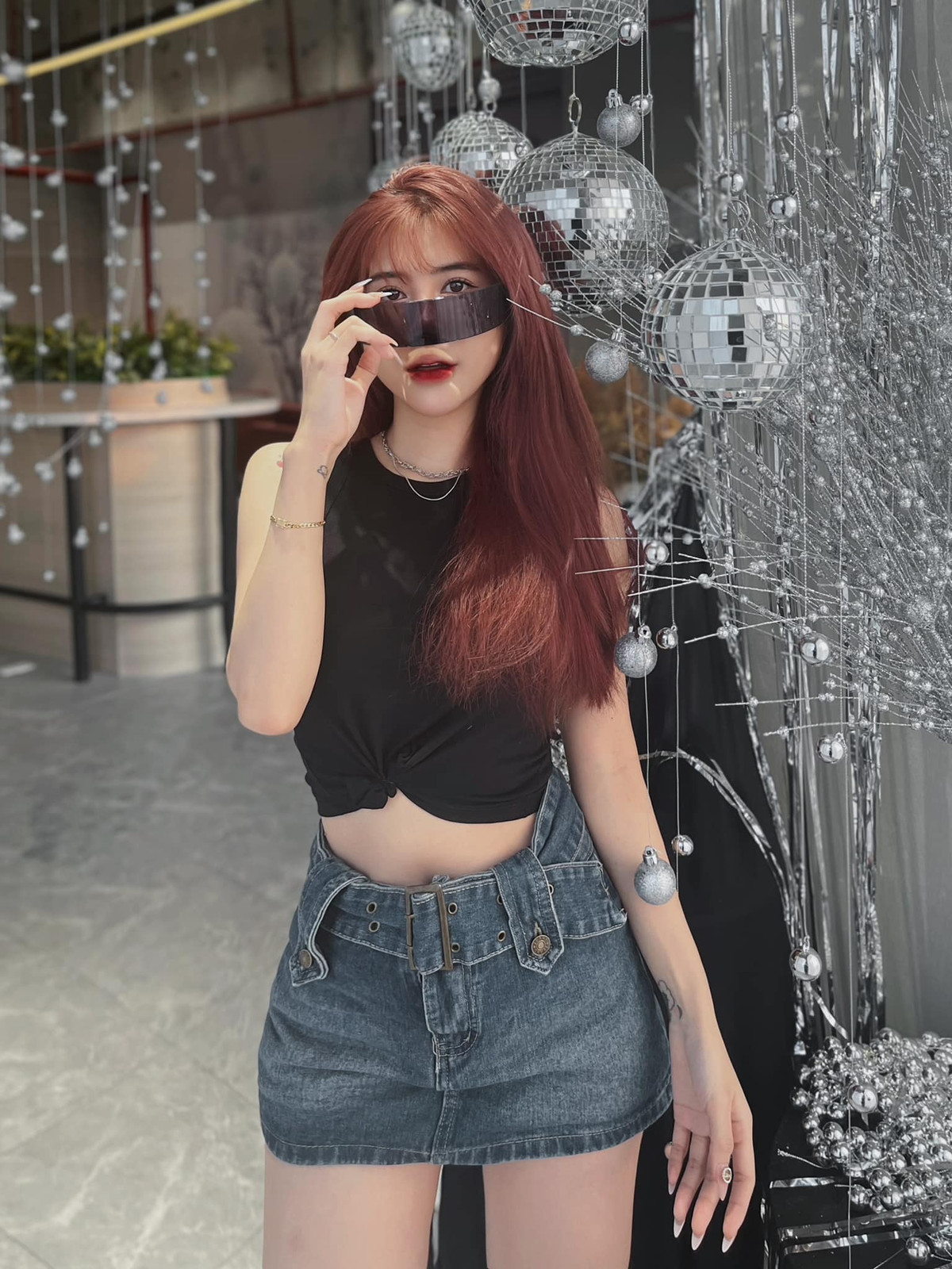 Sau đó, Quỳnh Ami đã trở thành một người mẫu quảng cáo, người mẫu giới thiệu sản phẩm cho các nhãn hàng thời trang, mỹ phẩm dành cho tuổi teen. Công việc này đã mang đến cho Diễm Quỳnh nhiều cơ hội trải nghiệm thú vị và giúp cô thêm trưởng thành hơn.