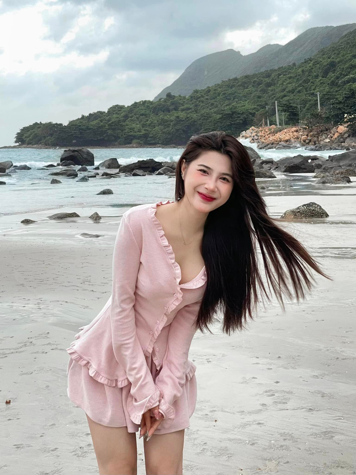 Quỳnh Ami xác định phương châm sống đó là hãy chịu trách nhiệm về cuộc đời mình. Chính bản thân mình sẽ là người mình đến nơi mình muốn.