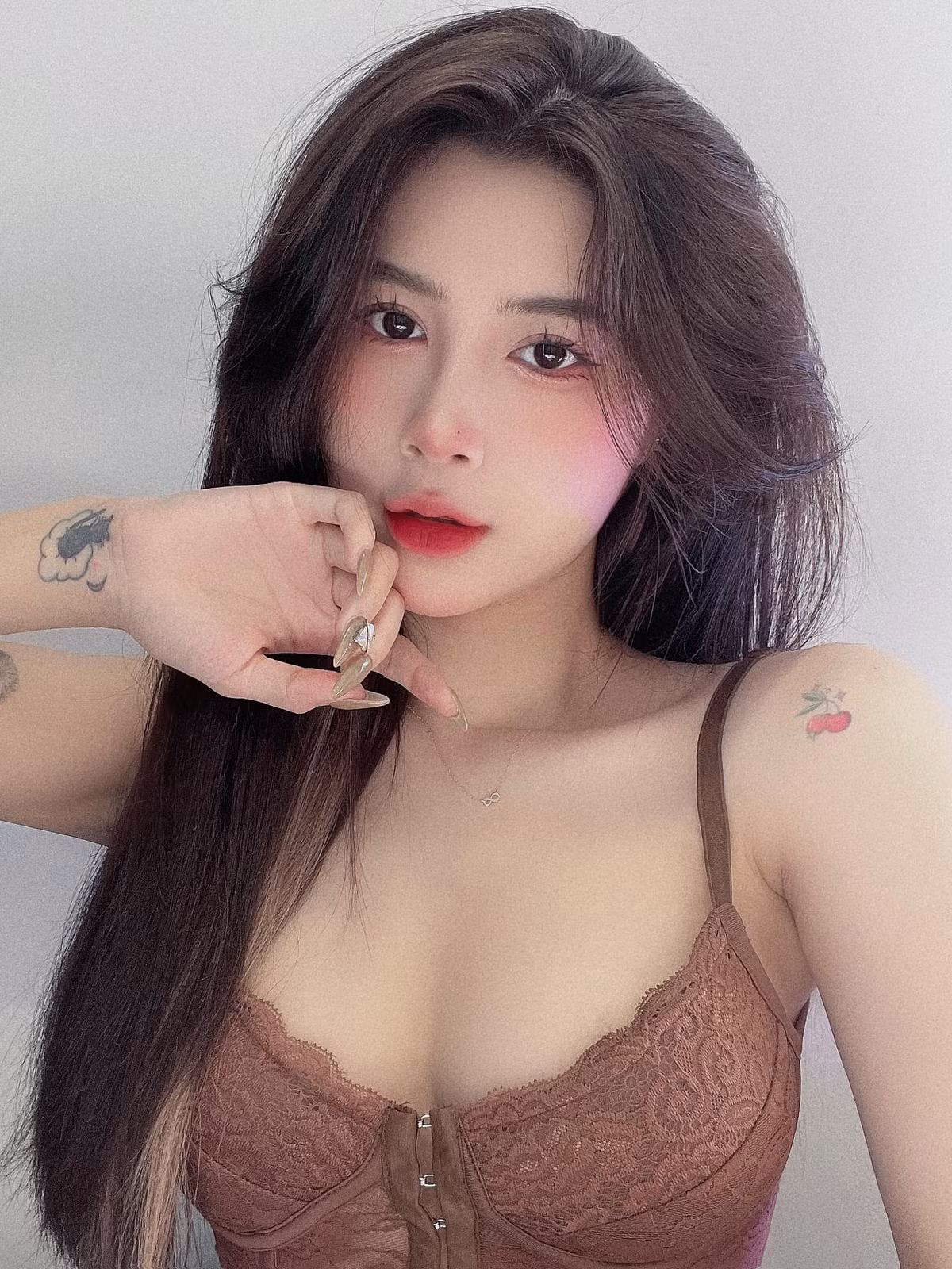 Xem trang cá nhân của Quỳnh Ami sẽ dễ dàng nhận thấy cô nàng 10X này yêu thích nhất phong cách quyến rũ.