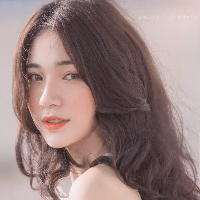 Tiêu Ngọc từng giữ chức vụ đội phó Đội thanh niên xung kích trường, Quản lí câu lạc bộ Lễ tân sư phạm. Được biết, ngoài thời gian học tập, 9X còn tham gia đóng phim sitcom “Lớp học bá đạo”, “Crush ơi, tao yêu mày” cùng nhiều MV, clip quảng cáo.