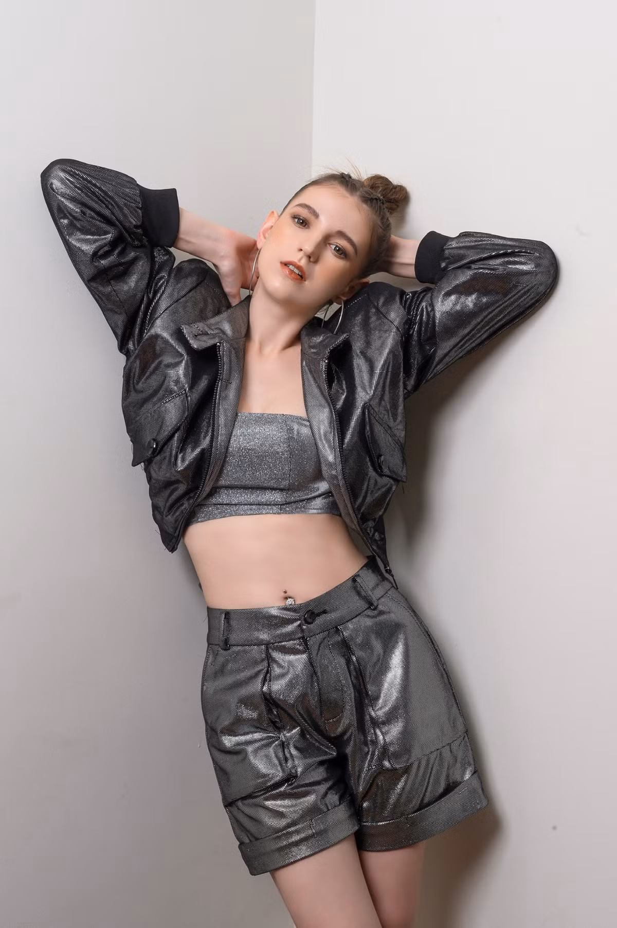 Đáp lại điều đó, nữ DJ cho hay: "Mình rất thích bóng đá, các cầu thủ giỏi và đã vô địch, trong đó Văn Hậu là cầu thủ xuất sắc nhất trận chung kết SEA Game 30, vì vậy mình chỉ có ý định chúc mừng và mình là fan của Văn Hậu, còn trước đó mình chẳng hiểu 'thả thính' là gì".