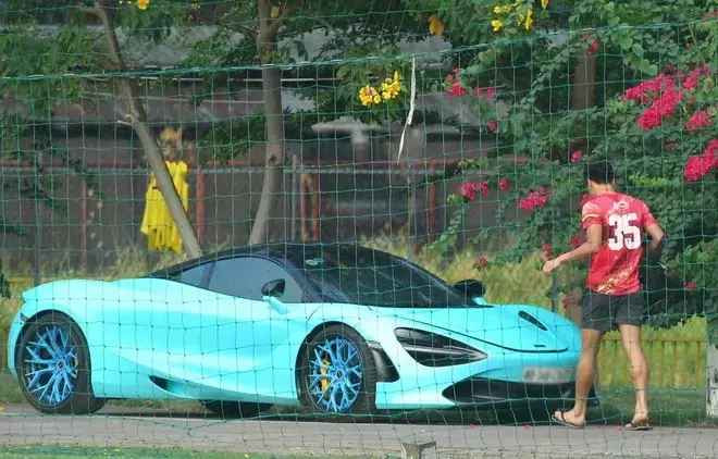 Bùi Tiến Dũng sinh năm 1997, là thủ môn đang thi đấu trong màu áo CLB TP.HCM.