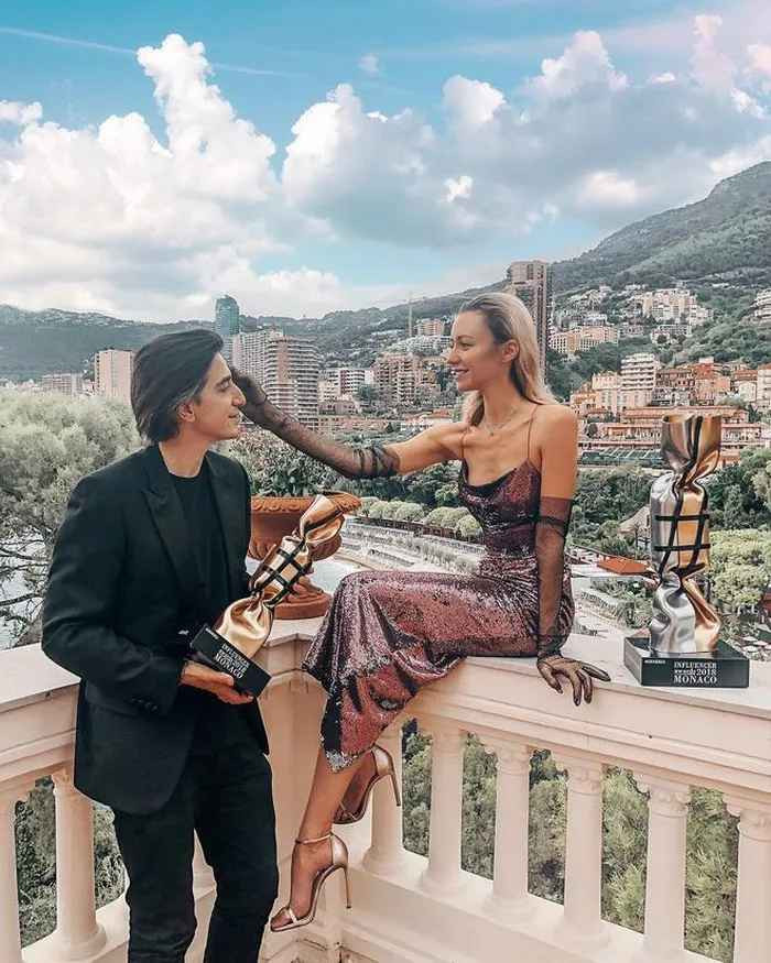 Sau 7 năm, bộ đôi vẫn thường xuyên đi du lịch, chụp ảnh đẹp, tận hưởng cuộc sống cùng nhau và cùng cậu con trai nhỏ.