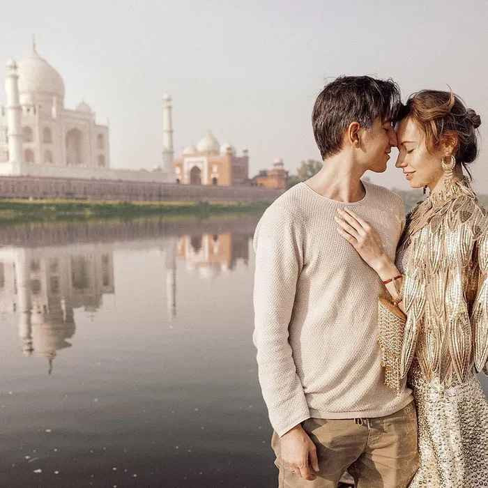 Vào năm 2015, hôn lễ đẹp như mơ giữa cặp đôi đã diễn ra linh đình. Đám cưới và bộ ảnh cầu hôn, du lịch tuần trăng mật lãng mạn của 2 người cũng tiếp tục khiến mọi người ghen tỵ.