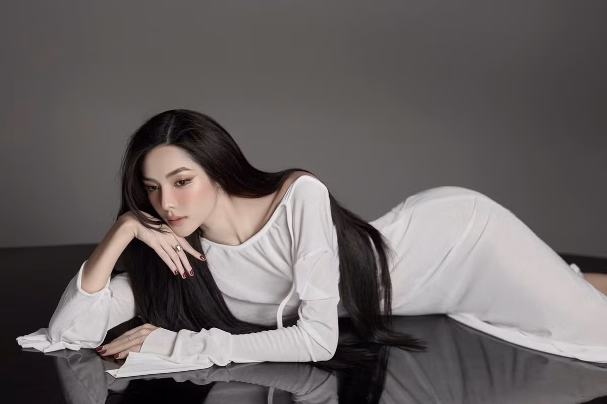 Sau đó, chính Hồng Hạnh đã lên tiếng về việc sử dụng phương pháp thẩm mỹ để có nhan sắc hoàn thiện hơn. Nhờ vậy, người hâm mộ ưu ái gọi cô với tên "siêu phẩm thẩm mỹ".