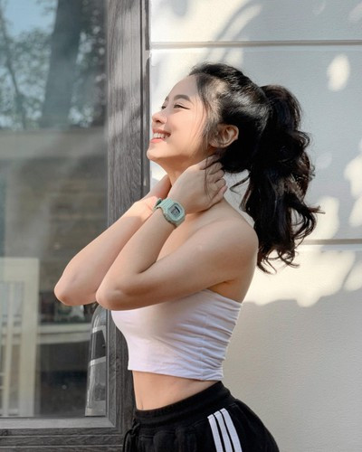 Được mệnh danh là "hot girl tạp hóa" đời đầu, Hàn Hằng là một trong những cái tên nhận được nhiều sự quan tâm của người hâm mộ.