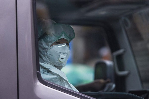 3 nguoi nhap canh mac COVID-19