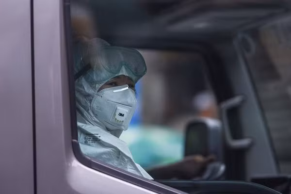 3 nguoi nhap canh mac COVID-19