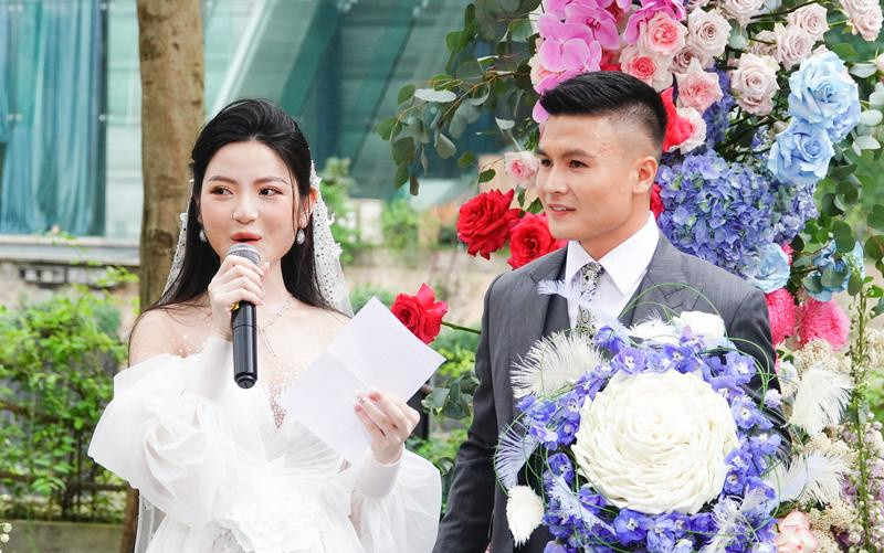 Chuỗi sự kiện đám cưới của Quang Hải và Chu Thanh Huyền được kết thúc bằng buổi lễ tại khách sạn JW Marriot. Cũng tại đây, cặp đôi đã công khai giới tính của "bé rồng" đang mang trong bụng.