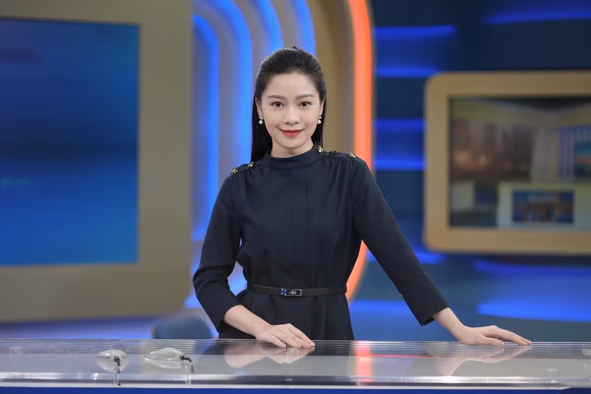 Vốn sở hữu nhan sắc xinh đẹp, chiều cao trên 1m70, Hạnh Quyên thu hút mọi ánh nhìn từ phía đối diện.