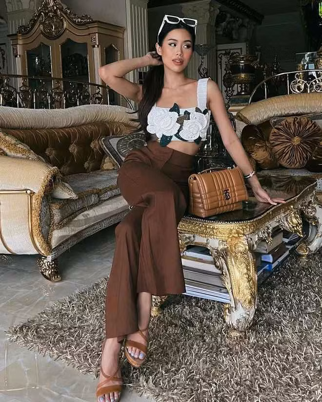 Được biết, Tiên Nguyễn hiện đang điều hành Công ty TNHH Thời trang và Mỹ phẩm Duy Anh (DAFC) trong vai Phó tổng giám đốc phát triển thời trang cao cấp.