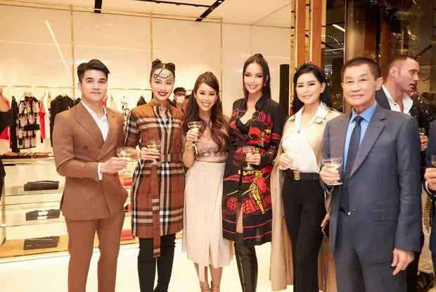 Ngoài dàn khách mời, sự kiện cũng có sự xuất hiện của các thành viên trong gia đình tỷ phú như ông Johnathan Hạnh Nguyễn và bà Lê Hồng Thủy Tiên, Phillip Nguyễn - Linh Rin, Hiếu Nguyễn...