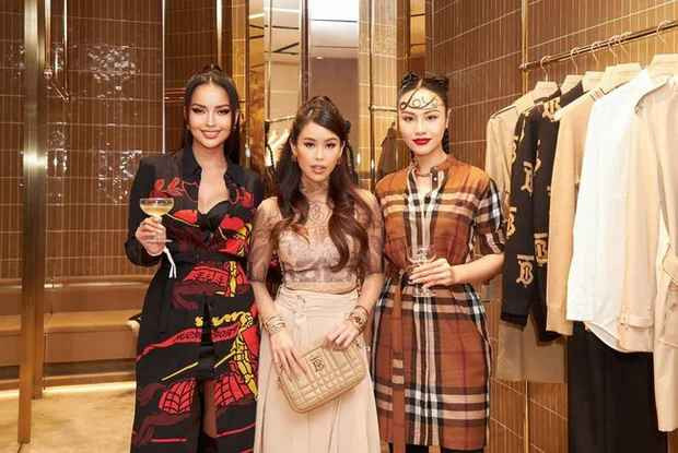 Xuất thân không phải dạng vừa cũng như vị trí công việc cũng là lý do khiến nàng rich kid rất trau chuốt hình ảnh, mỗi lần xuất hiện đều sang chảnh, chuẩn mực khiến nhiều người xuýt xoa.