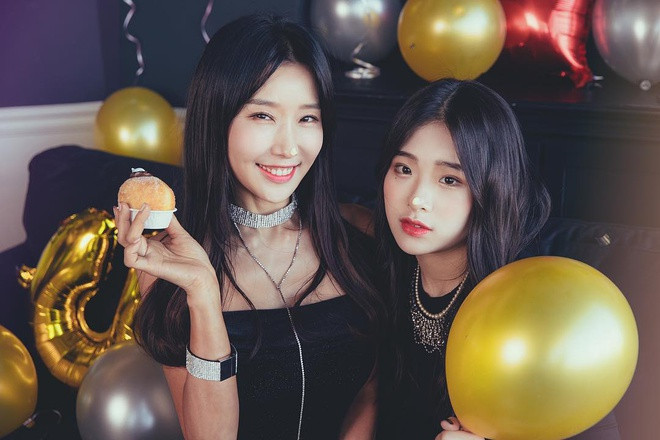 Chia sẻ bí quyết giữ dáng, "người đẹp không tuổi" Lee Su Jin cho biết cô rất chú trọng chế độ ăn uống để duy trì cơ bắp và đường cong nữ tính. Ngoài ra, nữ nha sĩ còn là "tín đồ" của tập gym, yoga.