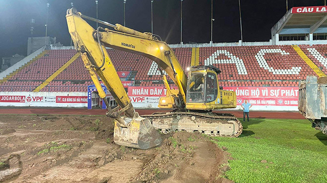 Việc lãnh đạo VFF từ chối lên tiếng về vấn đề này cho thấy sẽ khó có chuyện đội tuyển Việt Nam thi đấu xa Mỹ Đình.