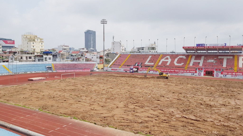 Nếu đưa đội tuyển Việt Nam về thi đấu ở Hải Phòng, VFF sẽ bị ảnh hưởng rất nhiều về quyền lợi liên quan tới tài trợ, quảng cáo, bên cạnh đó là sự phối hợp trong công tác tổ chức với địa phương.